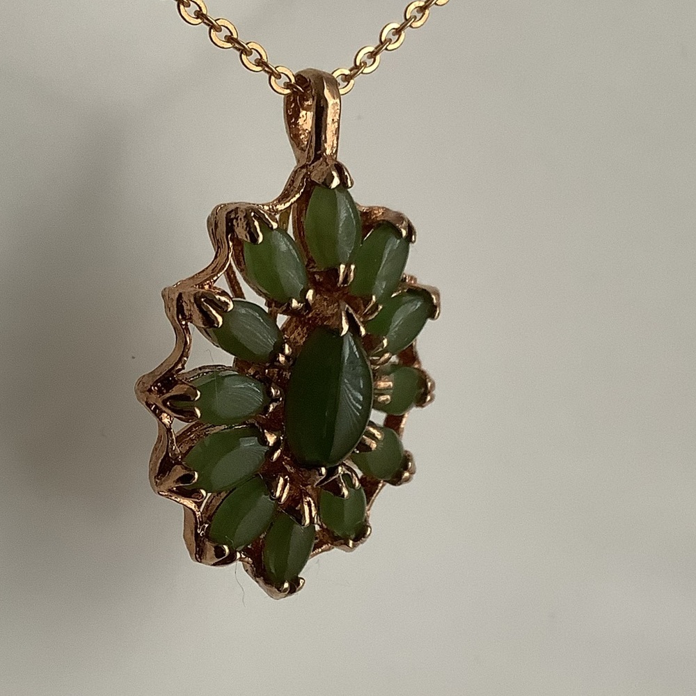 Vintage Jade flower medallion pendant necklace